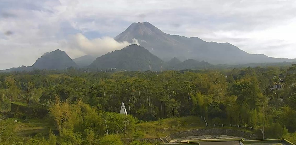 Gunung Merapi (Tangkapan layar CCTV Pemda DIY)