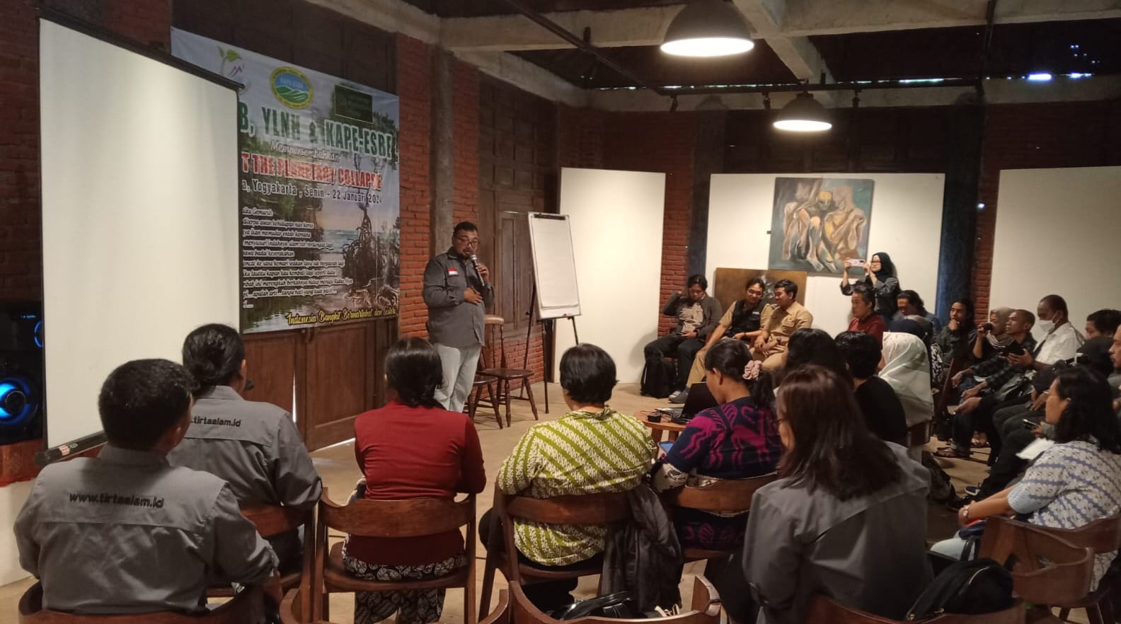Diskusi bertema 'Fight The Planetary Collapse: Petani dan UMKM Sejahtera Lingkungan Terjaga' di Bangunjiwo, Kasihan, Bantul, DIY. Foto: dok. Istimewa