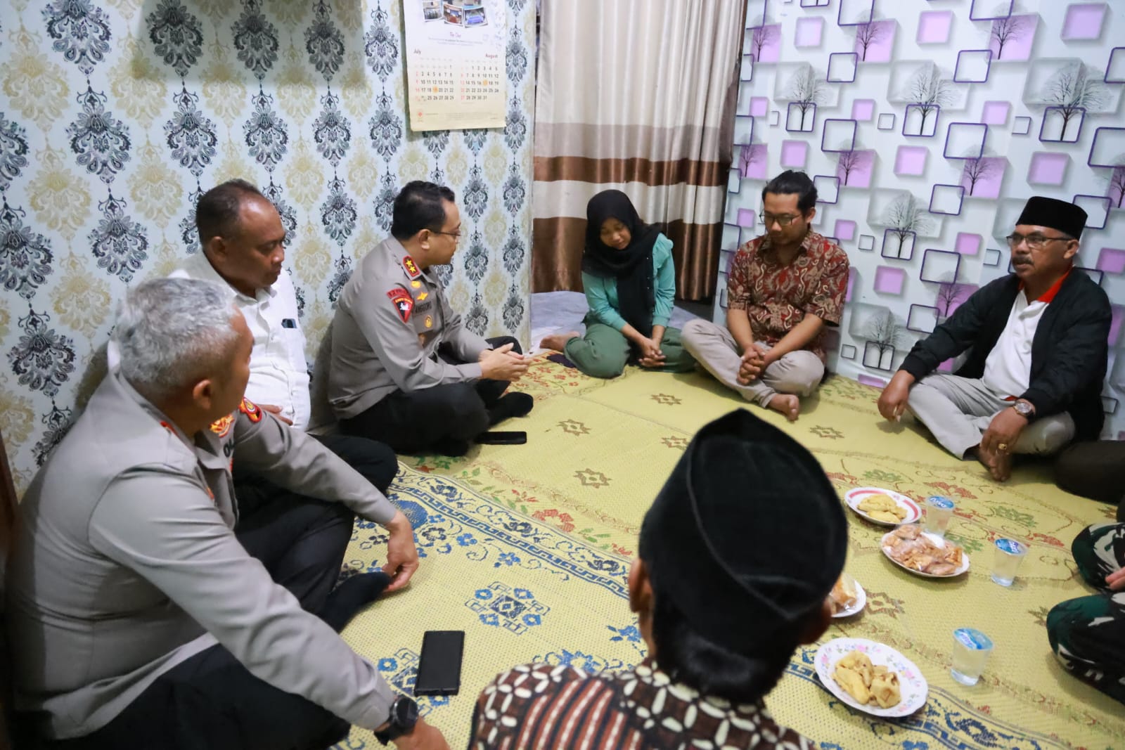 Kapolda DIY melayat ke rumah duka Rheza mahasiswa Amikom di Sleman. Dok. Istimewa
