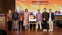Penandatanganan Simbolis oleh Gusti Kanjeng Ratu Mangkubumi, CEO Nuon, Aris Sudewo, CEO PlayUp by Langit Musik, Pascal Lesmana, Perwakilan Yayasan Tunas Bakti Indonesia Emas, Anis Ilahi Wahdati, VP Digital Music Nuon, Adib Hidayat, Wakil Rektor Bidang Akademik dan Perencanaan Institut Seni Indonesia Yogyakarta, Dr. Dewanto Sukistono M.Sn, serta perwakilan musisi, Pongki Tri Barata. (Dok. Istimewa)